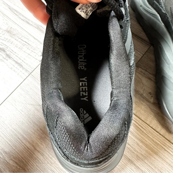 Adidas Yeezy Boost 700 V2 Vanta 9 - Picture 11 of 12